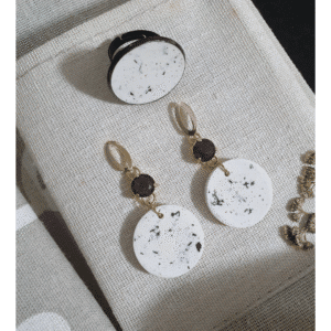 Conjunto Anel e Brincos em Jesmonite Branco