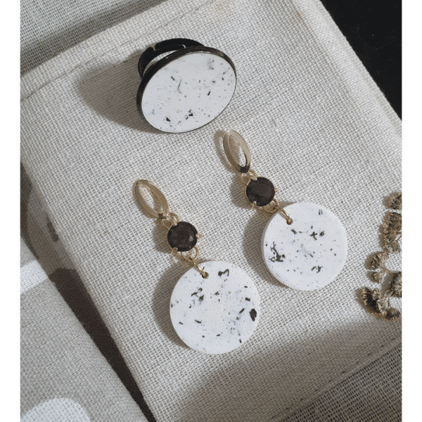 Conjunto Anel e Brincos em Jesmonite Branco